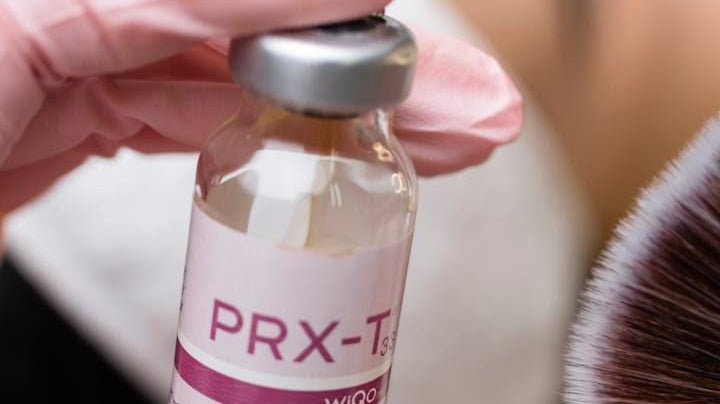 Qu’est-ce que le peeling PRX-T33 et en quoi se distingue-t-il des peelings classiques ?