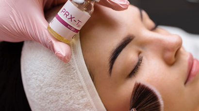 Comment se déroule une séance de peeling PRX-T33 chez IP Clinic ?