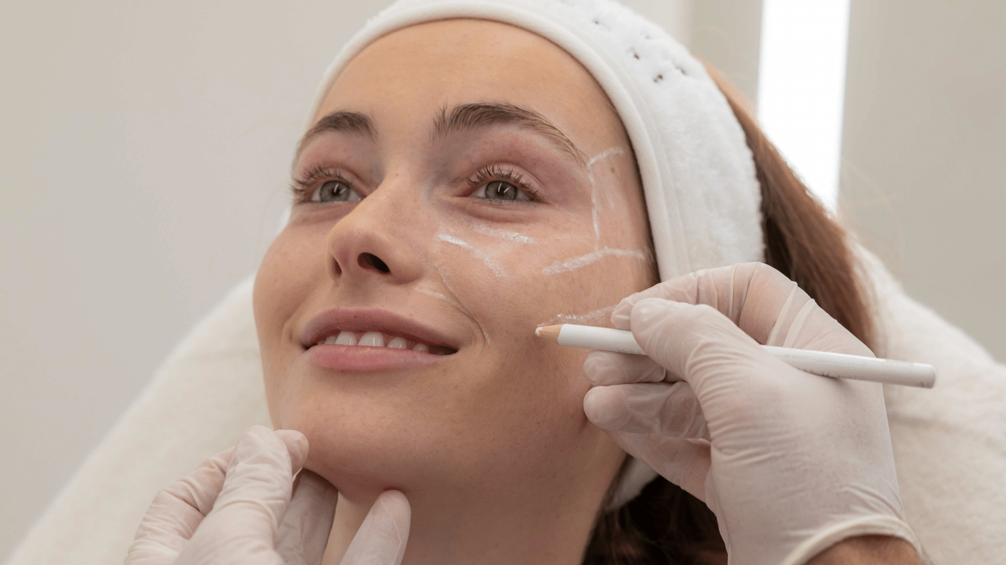 Que sont les fils tenseurs et comment permettent-ils de redessiner les contours du visage sans chirurgie ?