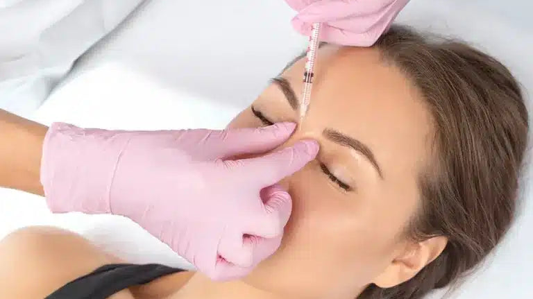 Comment le Botox agit-il sur les rides du lapin sans figer le visage ?