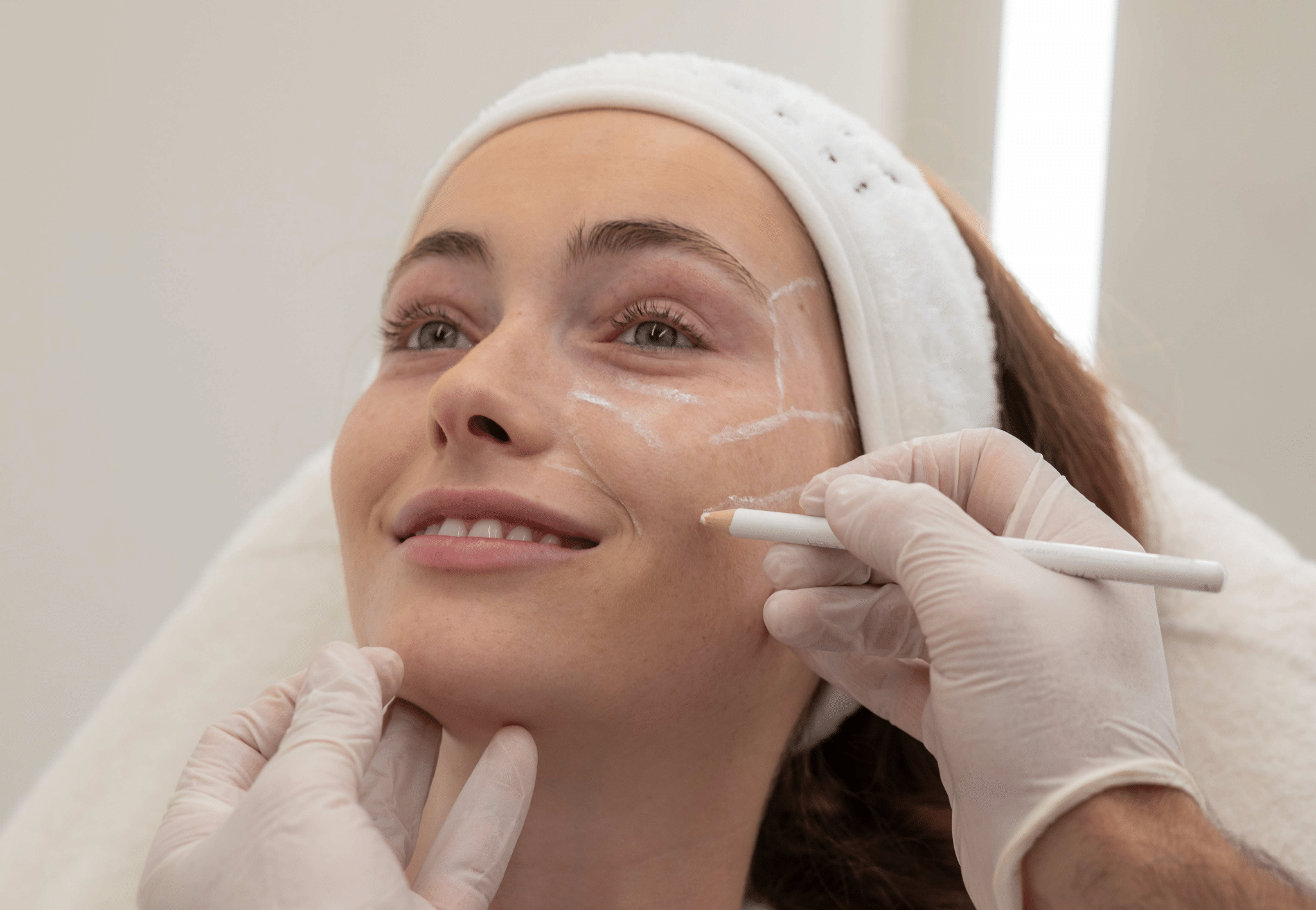 Que sont les fils tenseurs et comment permettent-ils de redessiner les contours du visage sans chirurgie ?