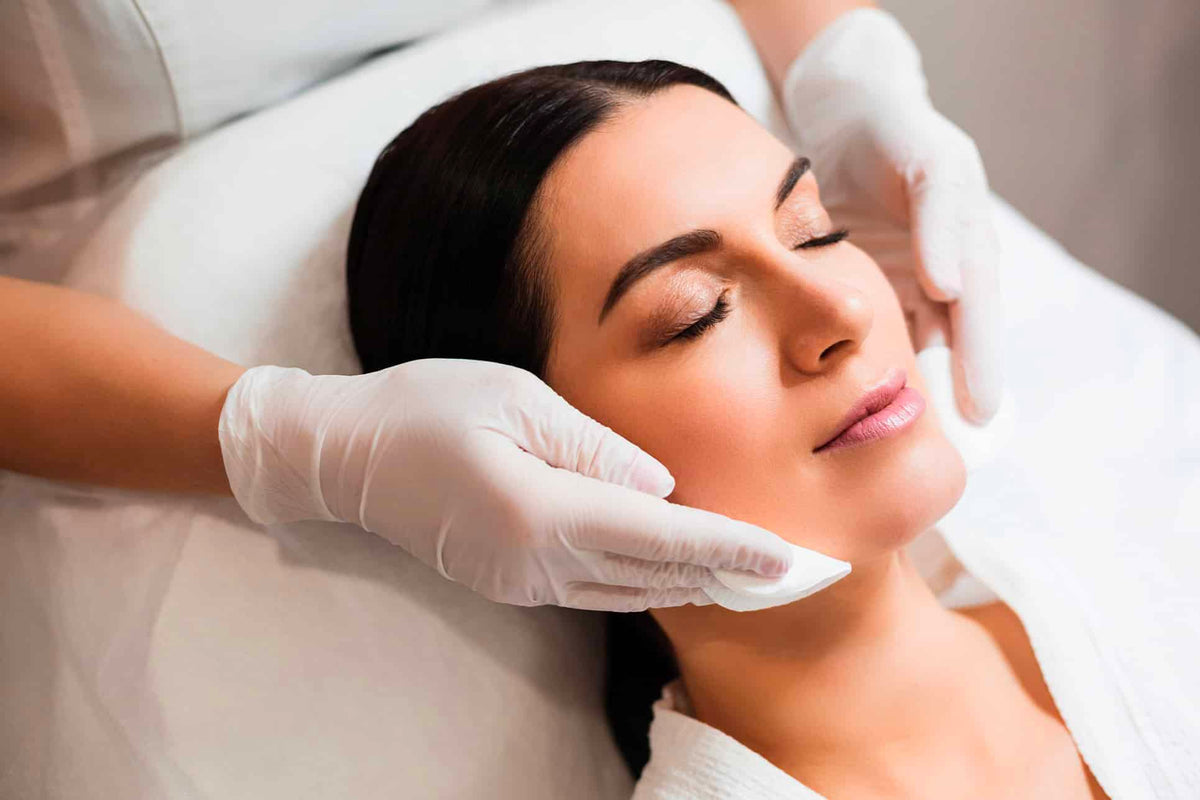 Que regroupe la catégorie « autres traitements de peau » et à quoi servent ces soins ?