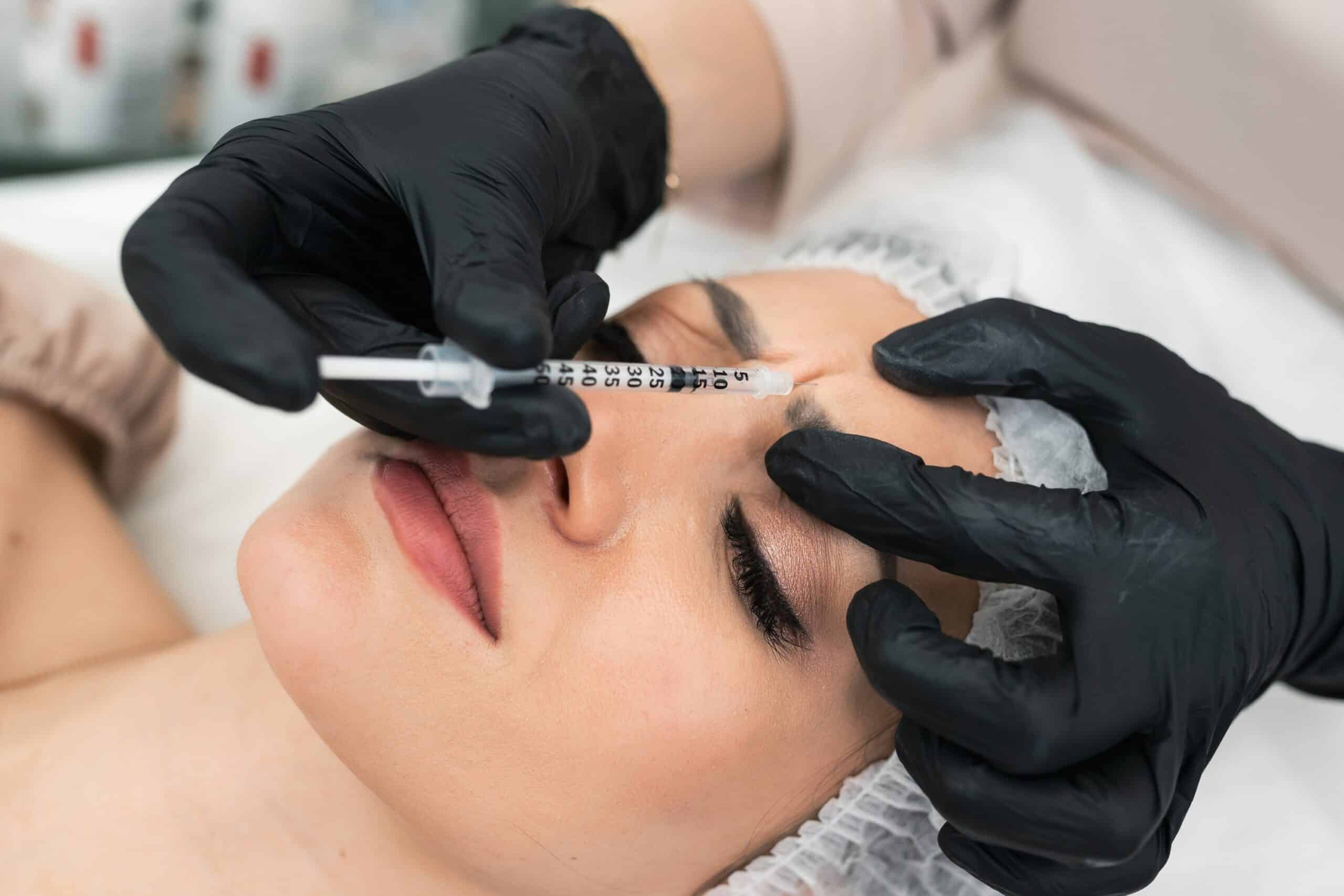 Pourquoi les rides du lion apparaissent-elles entre les sourcils et que révèlent-elles sur l’expression du visage ?