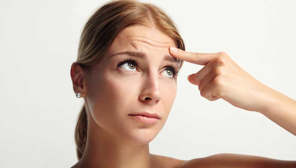 Pourquoi les rides du front apparaissent-elles et pourquoi deviennent-elles plus marquées avec le temps ?